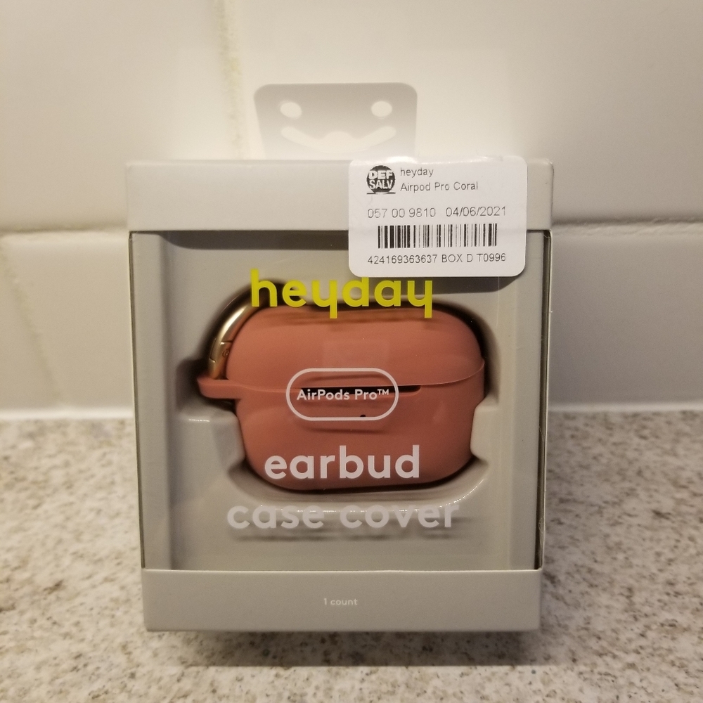 NWT Heyday earbud case cover